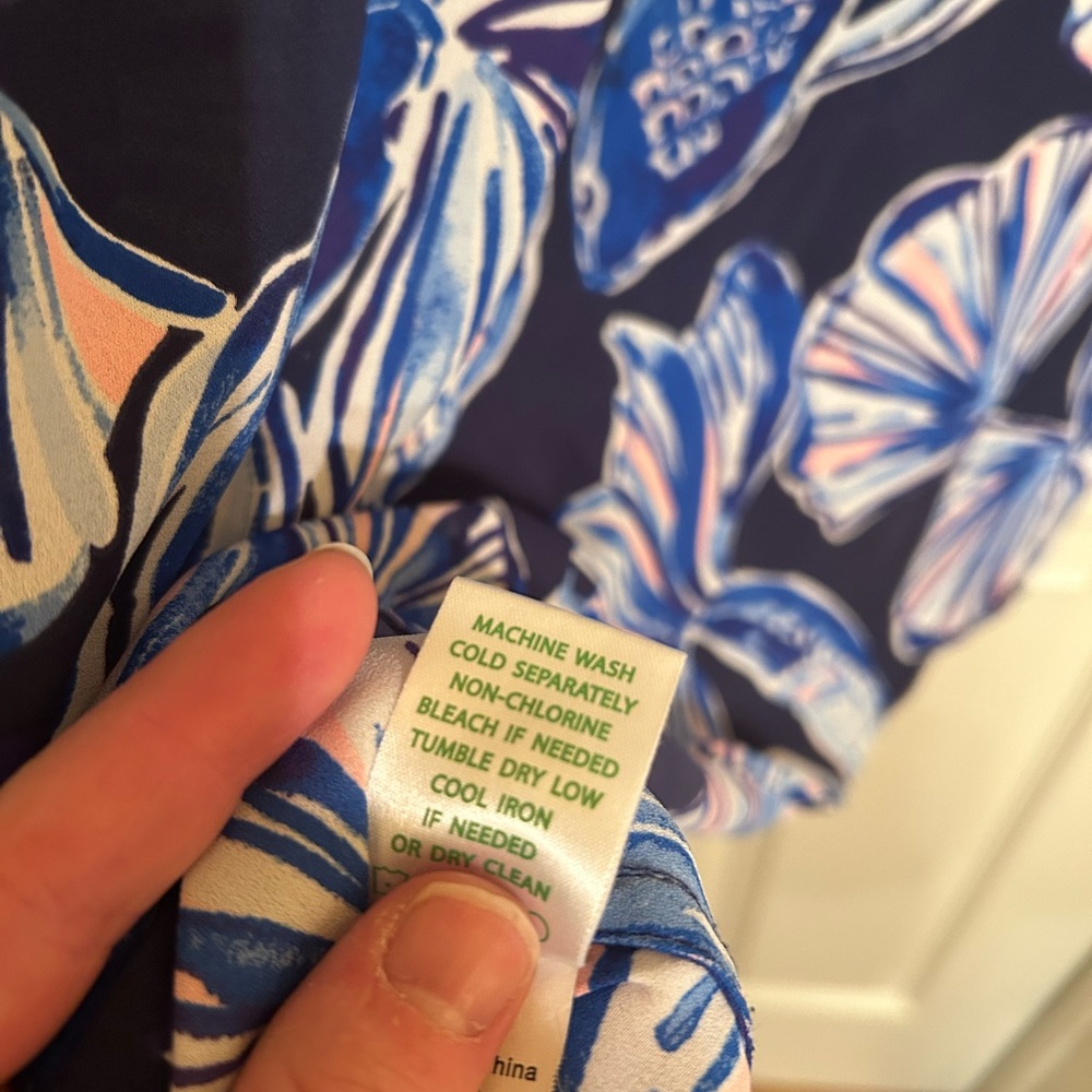 Like New Lilly Pulitzer Navy and Blue Floral Blouse - Picture 7 of 8